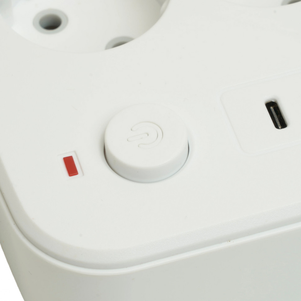Удлинитель 3-местный c/з 3x1 мм2, 1,8 м, 250В, 10А, 4USB+2Type-C 2,4А, серия Home plus, белый STEKKER HM09-36-02, артикул STEKKER 49972